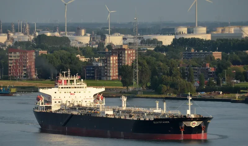 SEA VOYAGER Tanker IMO 9408310 photo 5