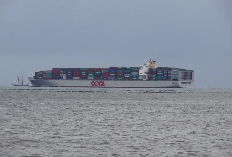 OOCL WASHINGTON Container Ship IMO 9417256 photo 2
