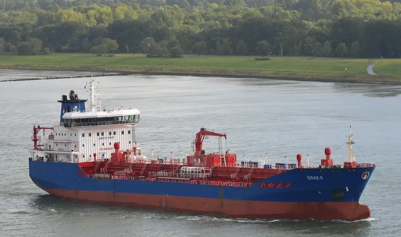 QIKIQTAALUK W Tanker IMO 9421221 photo 6