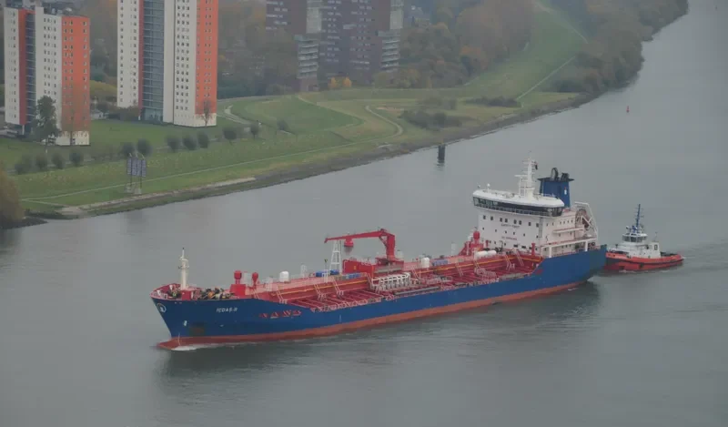 QIKIQTAALUK W Tanker IMO 9421221 photo 10