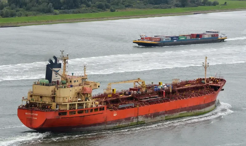 PVT AZURA Tanker IMO 9423683 photo 2
