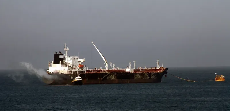 UACC RAS TANURA Tanker IMO 9425318 photo 4
