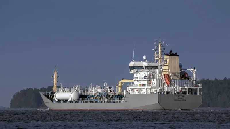 TERNVIND Tanker IMO 9425356 photo 4