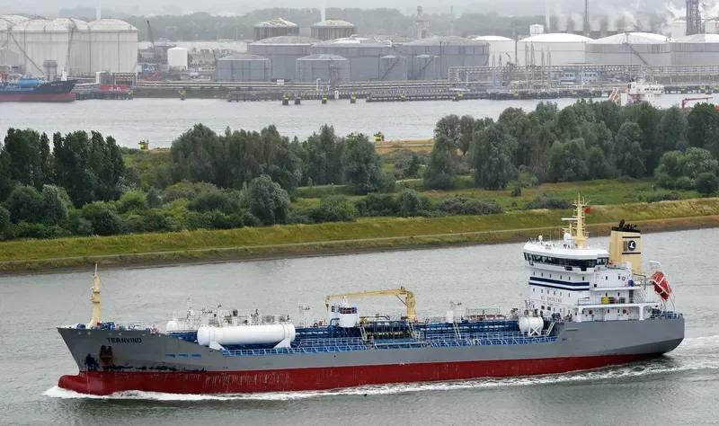 TERNVIND Tanker IMO 9425356 photo 9