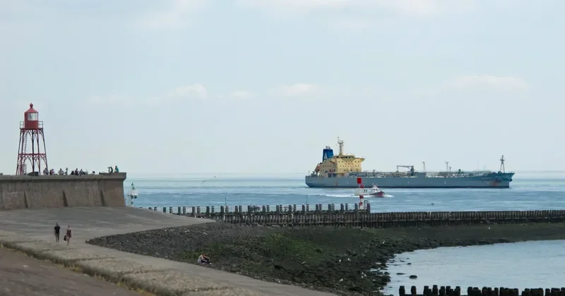 ENDLESS SUMMER Tanker IMO 9425540 photo 2