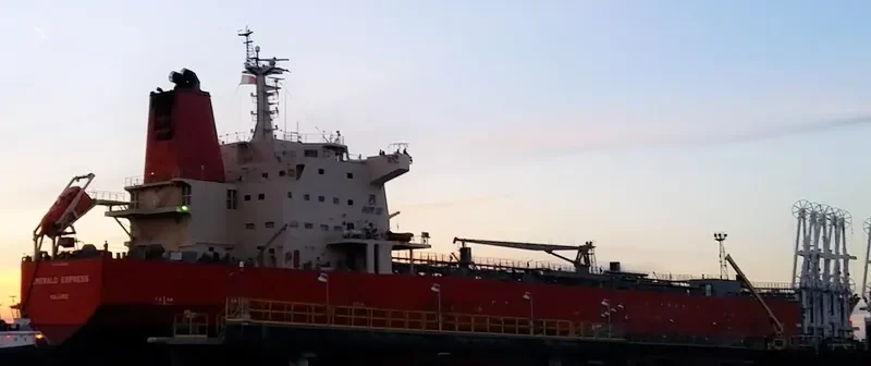 EMERALD EXPRESS Tanker IMO 9425564 photo 2