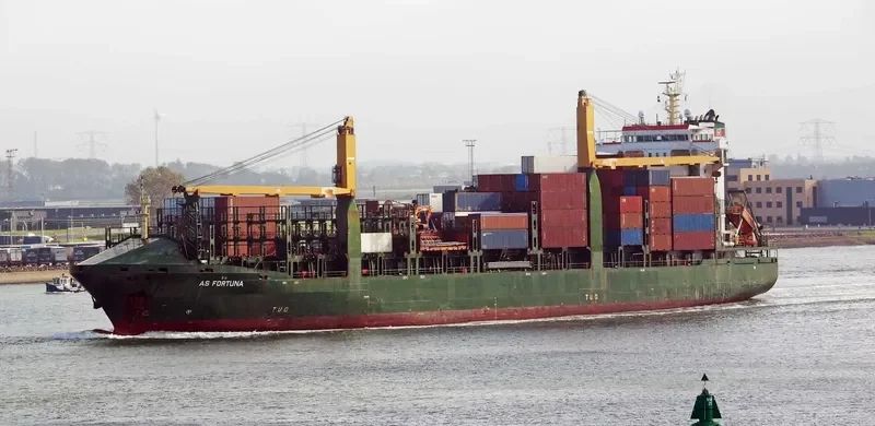 HOBART Container Ship IMO 9428322 photo 2