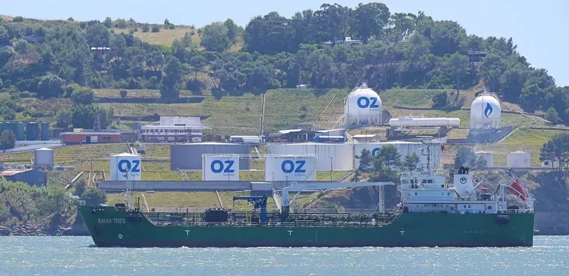 BAHIA TRES Tanker IMO 9428671 photo 10