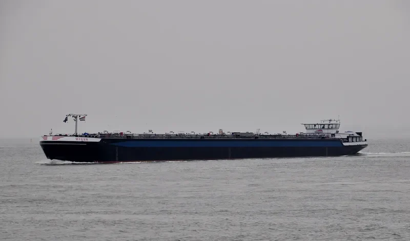 RIVER Tanker IMO 9432024 photo 7