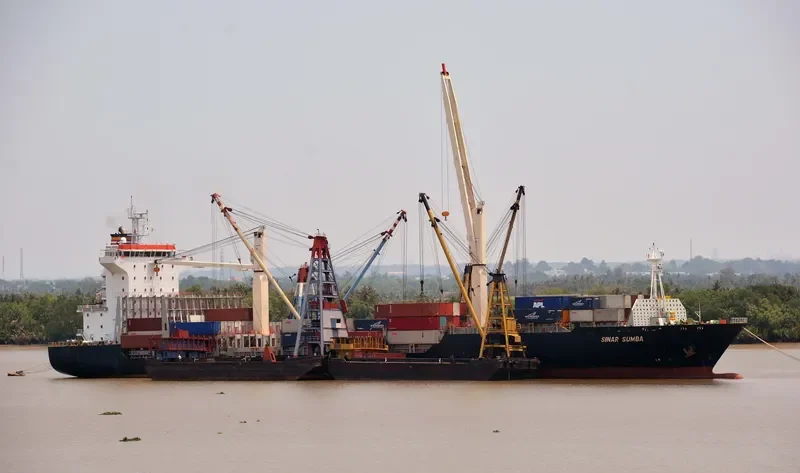 HANSA HARBURG Container Ship IMO 9435222 photo 2