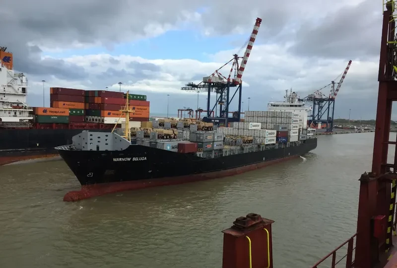 WARNOW BELUGA Container Ship IMO 9437127