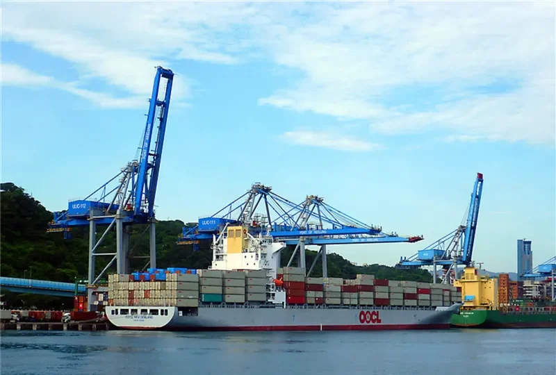 OOCL NEW ZEALAND Container Ship IMO 9445514 photo 4