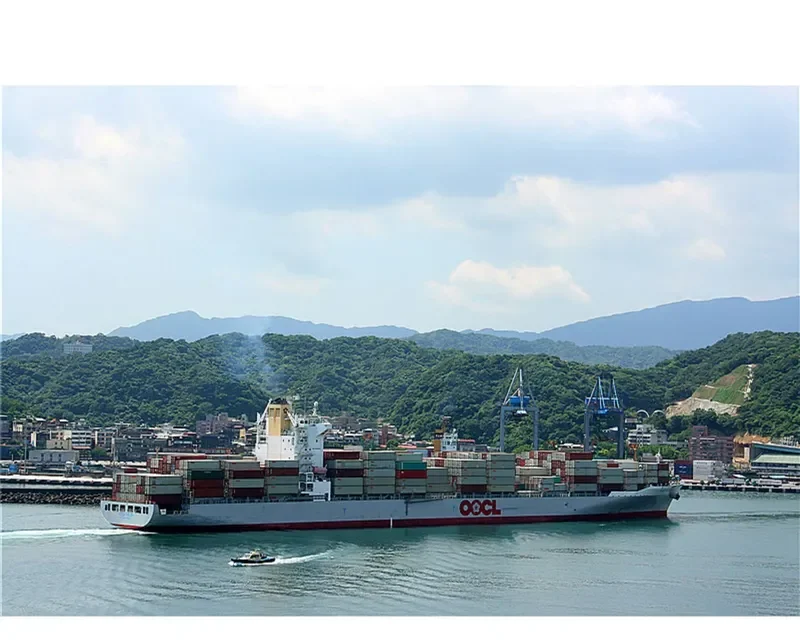 OOCL DALIAN Container Ship IMO 9445526 photo 3