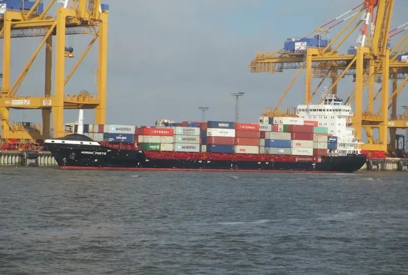 BEATRIZ B Container Ship IMO 9448671 photo 29
