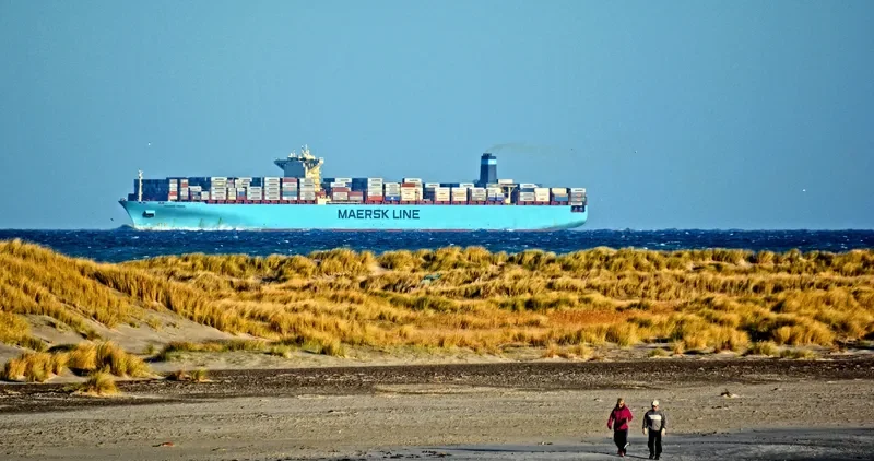 MAERSK ESSEN Container Ship IMO 9456783 photo 3
