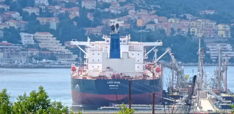 LEO SUN Tanker IMO 9457608 photo 7