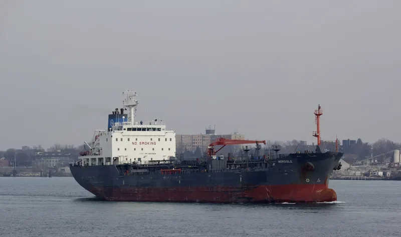 NORDISLE Tanker IMO 9457828 photo 2