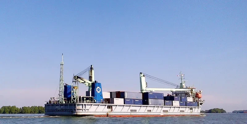 MERATUS BARITO Container Ship IMO 9458547 photo 4