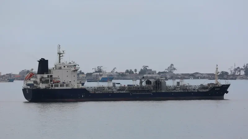 SARONIC BAY Tanker IMO 9462689 photo 2