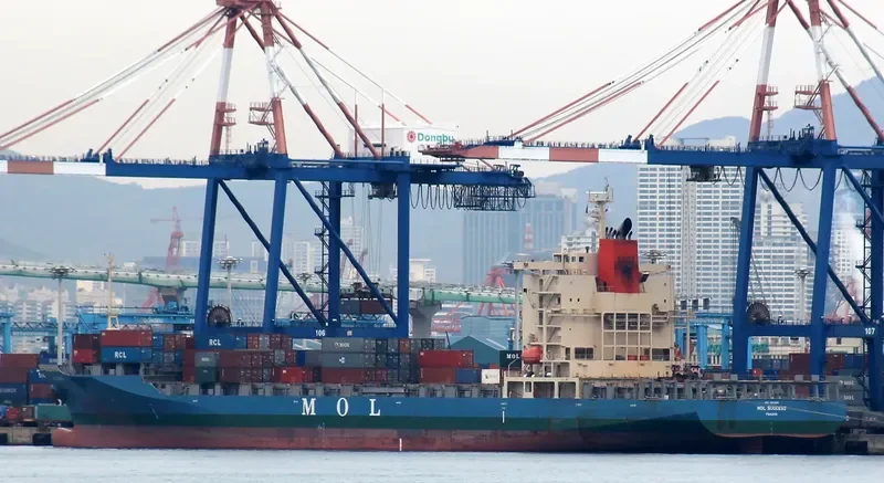MOL SUCCESS Container Ship IMO 9472581 photo 3