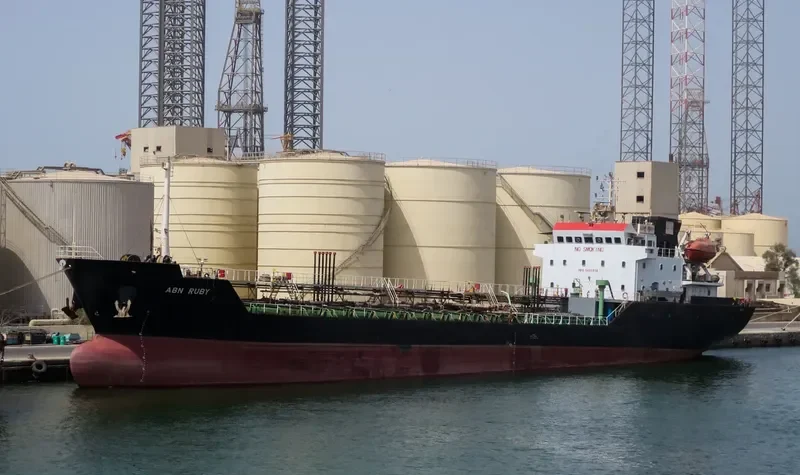 BLUE HAWK Tanker IMO 9485019 photo 2