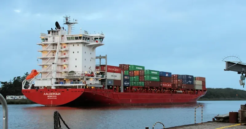 ESSENCE Container Ship IMO 9491496 photo 4