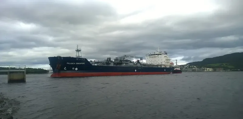THE CHIEF Tanker IMO 9492361 photo 3