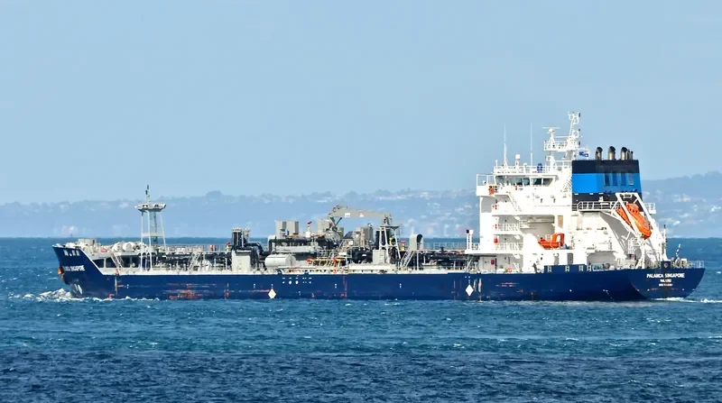 THE CHIEF Tanker IMO 9492361 photo 9