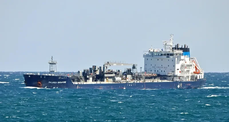 THE CHIEF Tanker IMO 9492361 photo 10