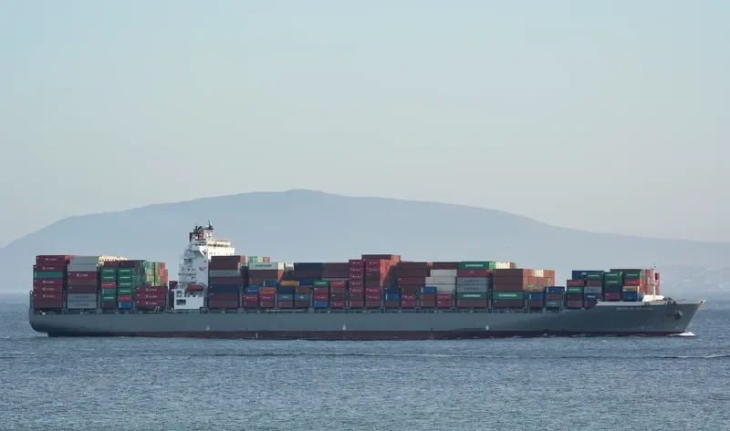 SEASPAN CHIBA Container Ship IMO 9492713 photo 9