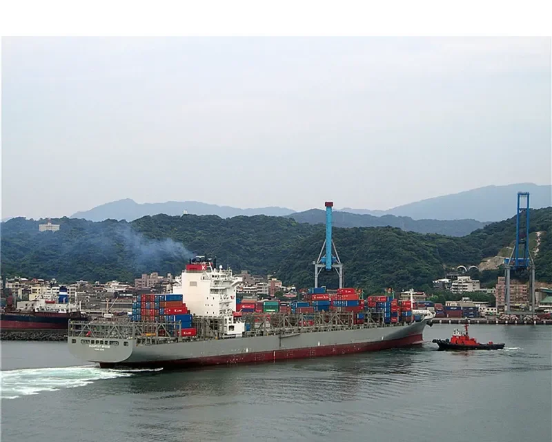 BUDAPEST BRIDGE Container Ship IMO 9494280 photo 10