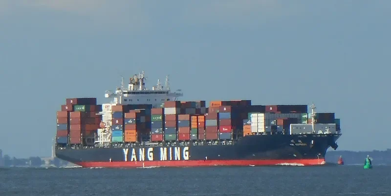 YM EXPRESS Container Ship IMO 9496628 photo 8