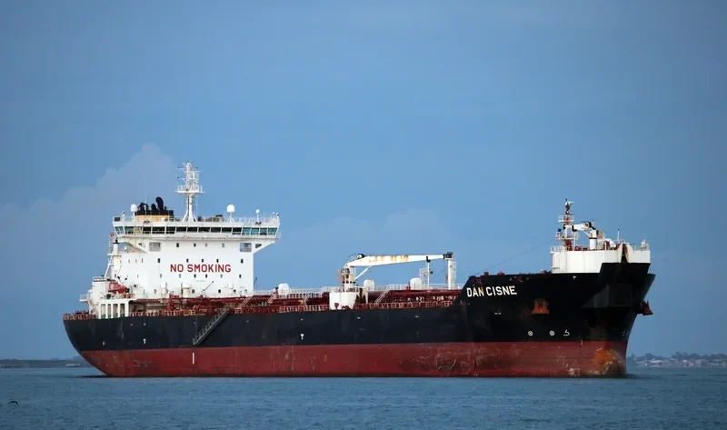 DAN CISNE Tanker IMO 9513440 photo 8