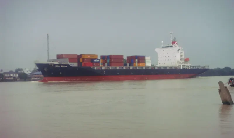 HORAI BRIDGE Container Ship IMO 9515620 photo 2