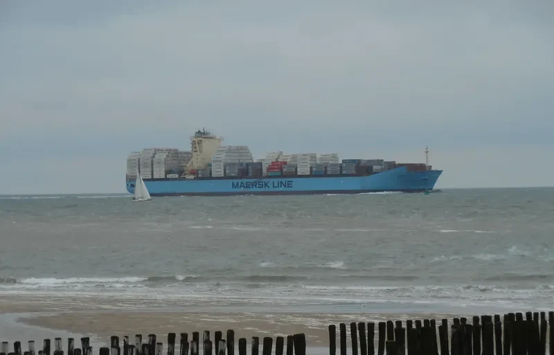 MAERSK LOTA Container Ship IMO 9526954 photo 7