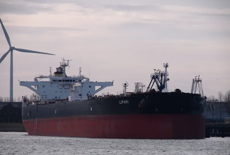 LIPARI Tanker IMO 9529487 photo 6