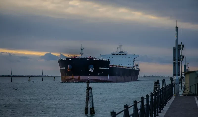 IOLCOS AMBITION Bulk Carrier IMO 9530632 photo 4