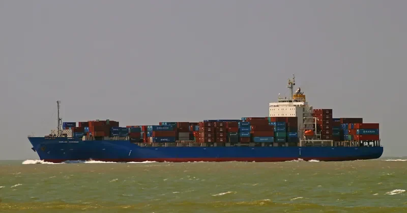 HOCHIMINH VOYAGER Container Ship IMO 9532276 photo 2