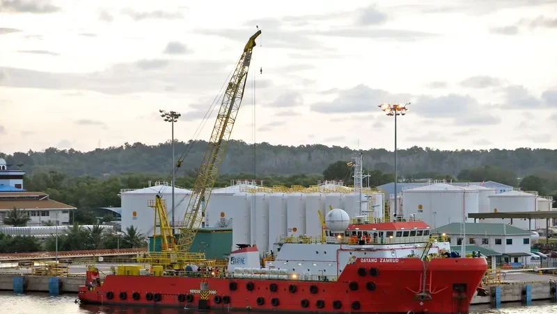 DAYANG ZAMRUD Offshore Vessel IMO 9534767 photo 2