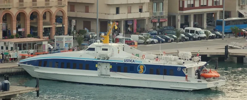 LAURA Passenger Ship IMO 9544176 photo 4