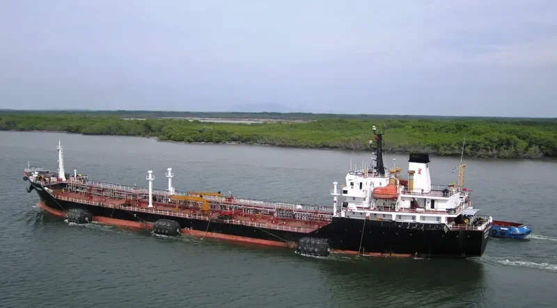 MARIA DEL CARMEN V Tanker IMO 9546069 photo 3