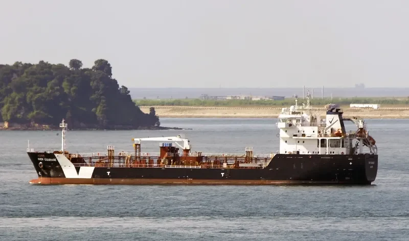 COURAGE 7 Tanker IMO 9553957 photo 4
