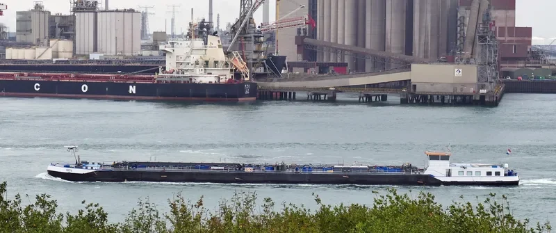 IRIS Tanker IMO 9554547 photo 2
