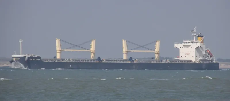 KN FUTURE Bulk Carrier IMO 9558270 photo 9