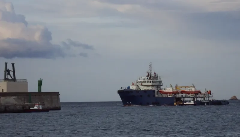 CASPIAN PROTECTOR Offshore Vessel IMO 9565027 photo 2