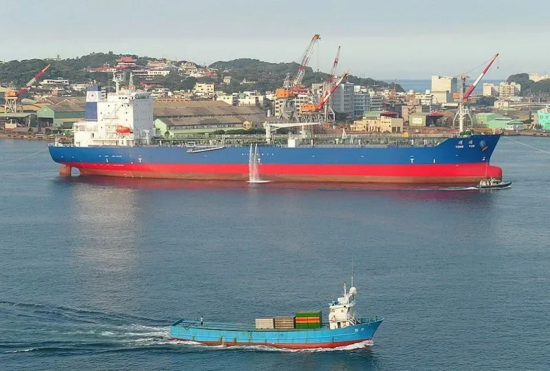 TONG YUN Tanker IMO 9566356 photo 9