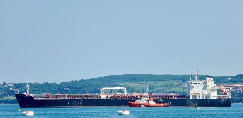 ASTELLA Tanker IMO 9587843 photo 4