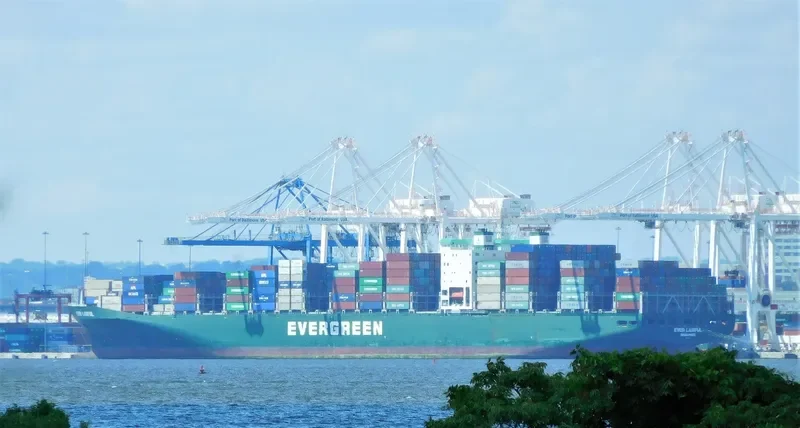 EVER LAWFUL Container Ship IMO 9595498 photo 2