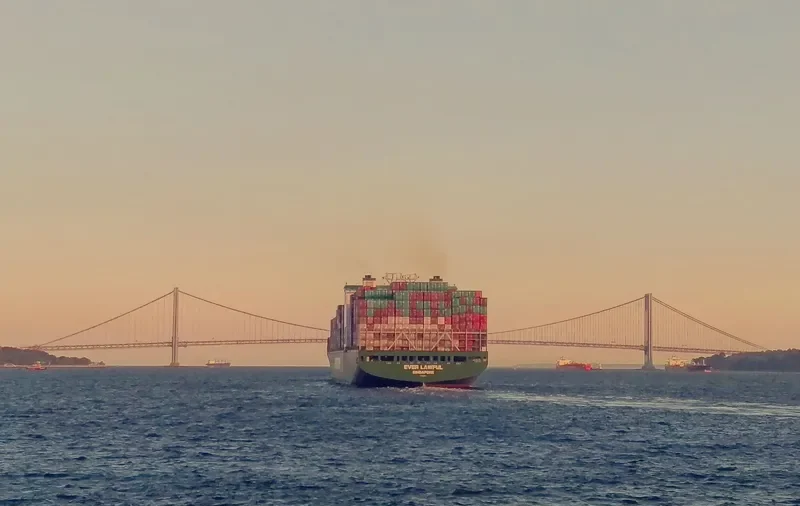 EVER LAWFUL Container Ship IMO 9595498 photo 5