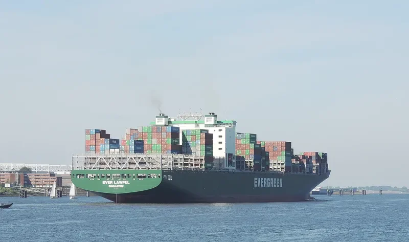 EVER LAWFUL Container Ship IMO 9595498 photo 6